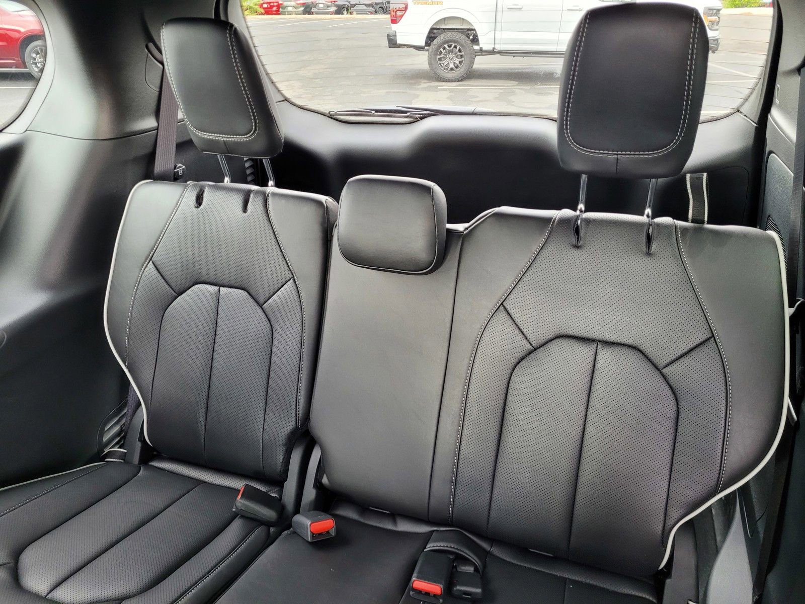 New 2026 Chrysler Pacifica Limited w/ Uconnect Theater Family Group image 12