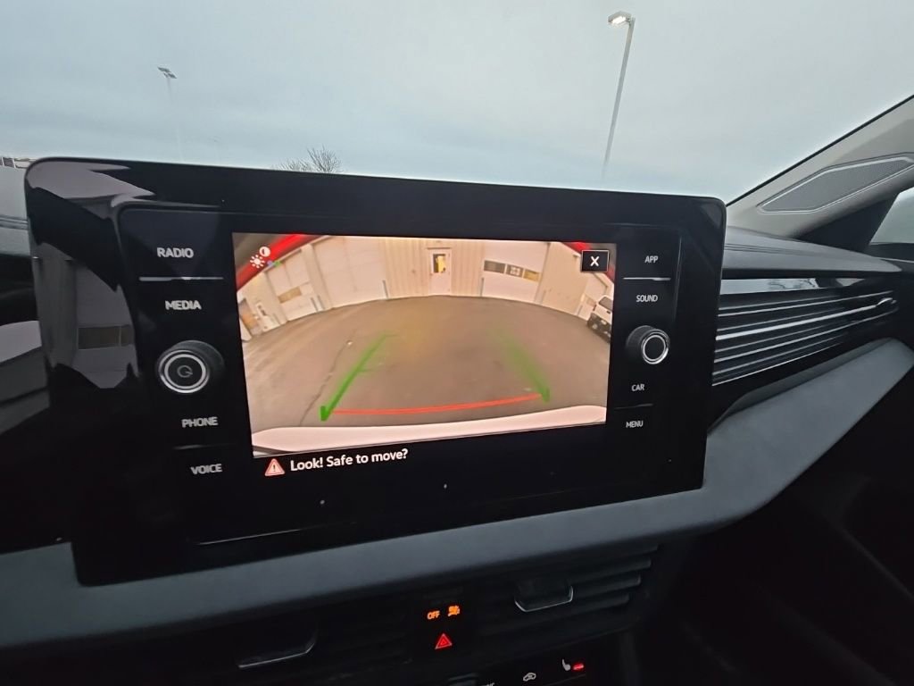 Used 2025 Volkswagen Jetta SE w/ Sunroof Package image 20