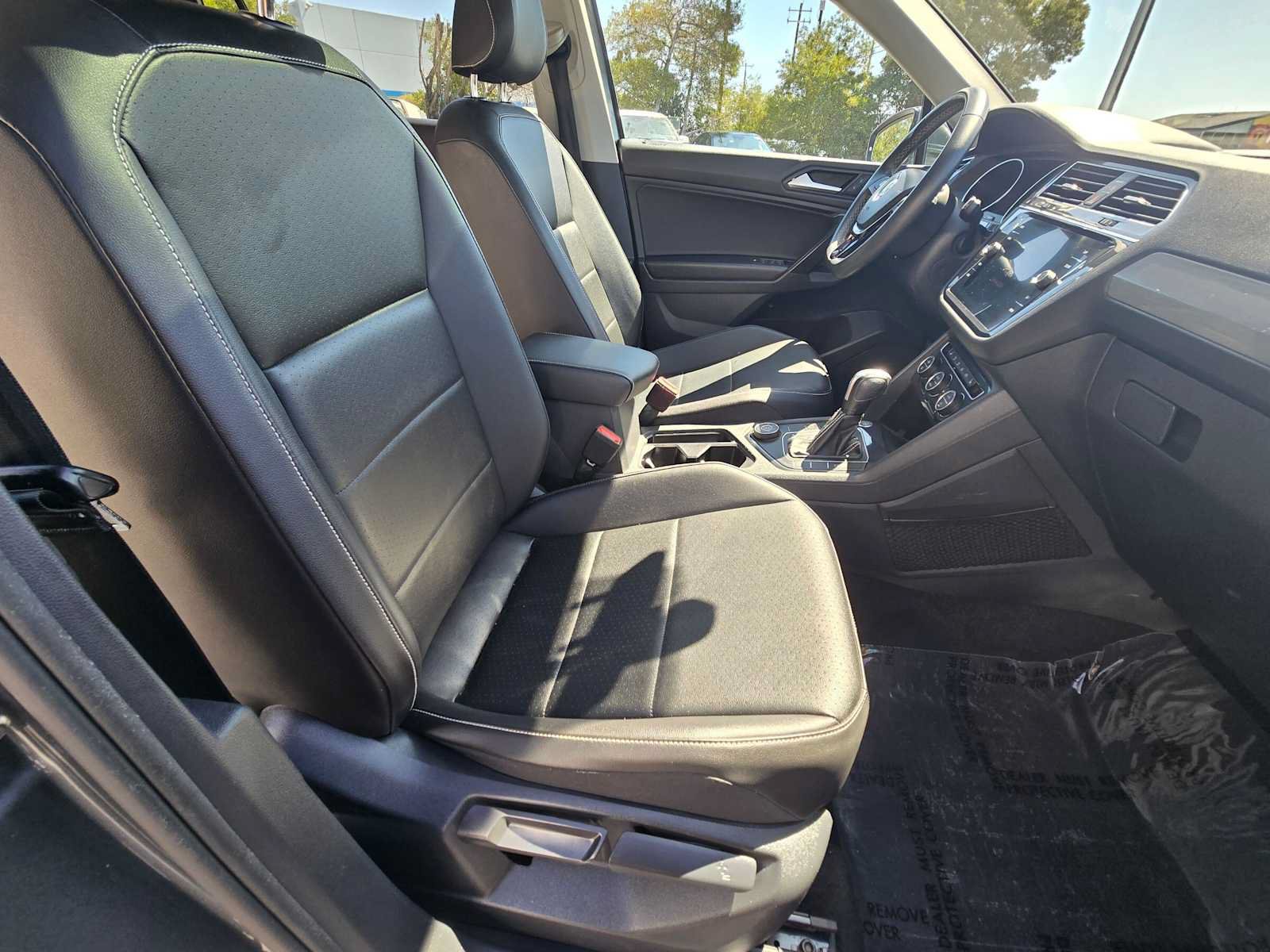 Used 2021 Volkswagen Tiguan SE w/ Panoramic Sunroof Package AWD/4WD image 10