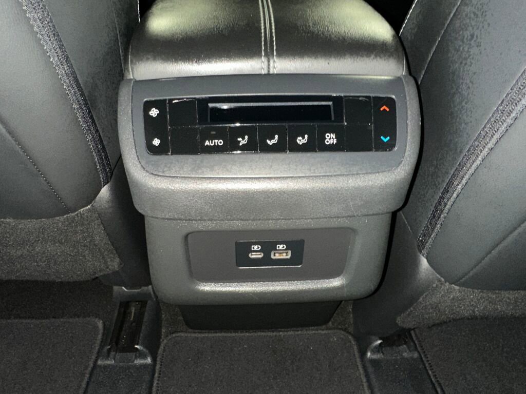 Used 2023 Nissan Pathfinder SL image 18