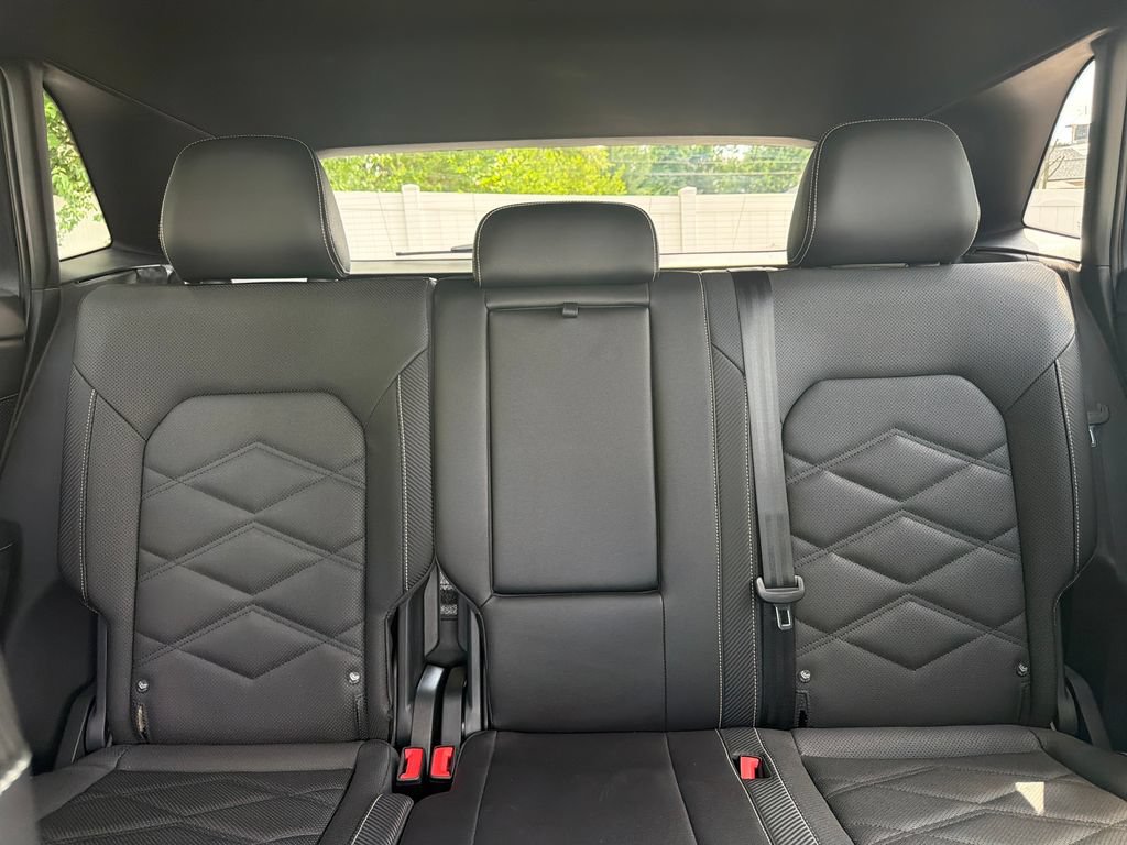 Used 2025 Volkswagen Atlas Cross Sport SE w/ Panoramic Sunroof Package FWD image 43