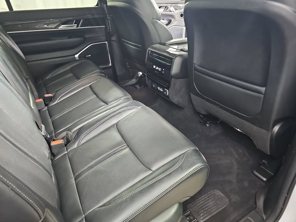 Used 2022 Jeep Wagoneer Series II AWD/4WD image 14