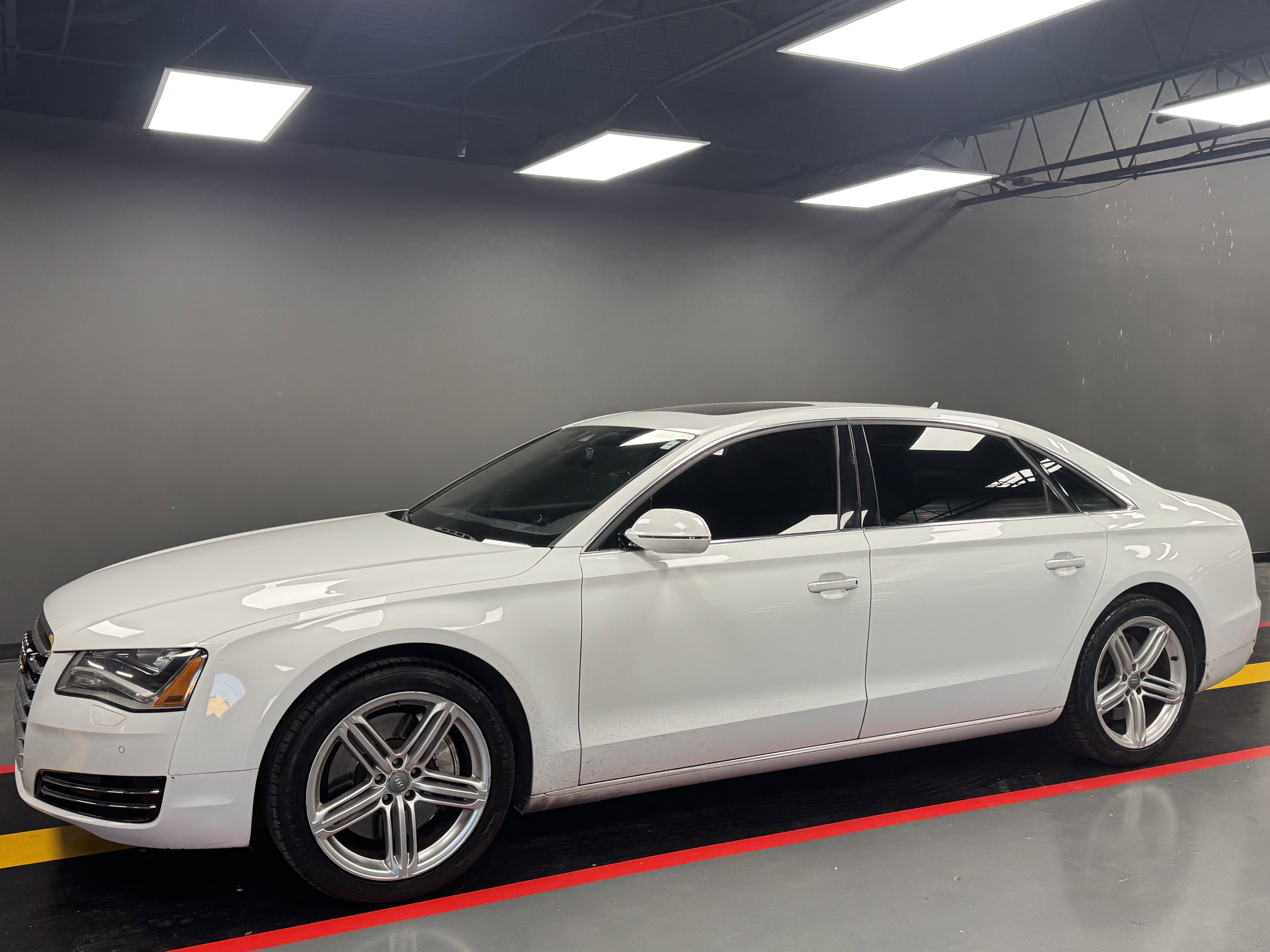 Used 2014 Audi A8 L 4.0T image 2