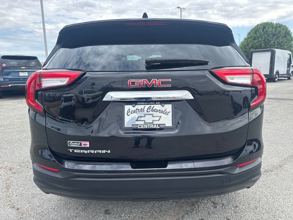 Used 2024 GMC Terrain SLE image 5