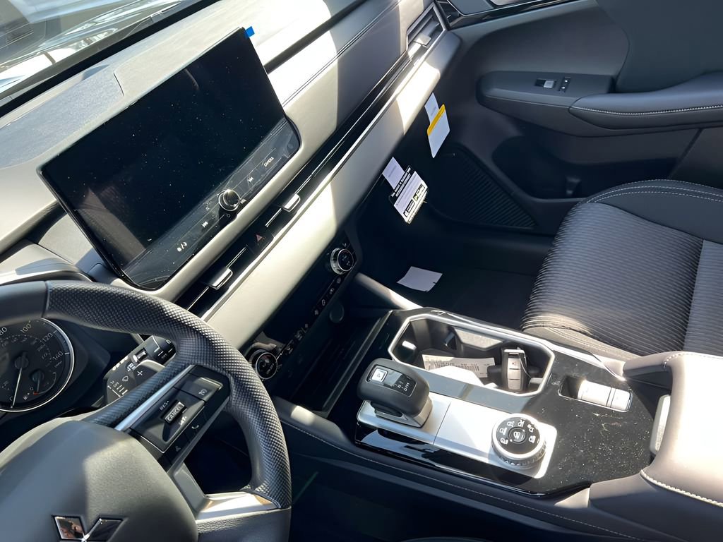New 2026 Mitsubishi Outlander ES image 24