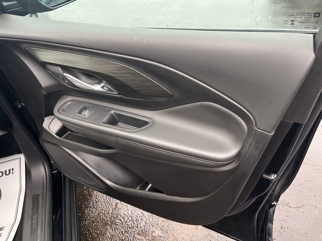 Used 2024 GMC Terrain SLT w/ Tech Package image 32