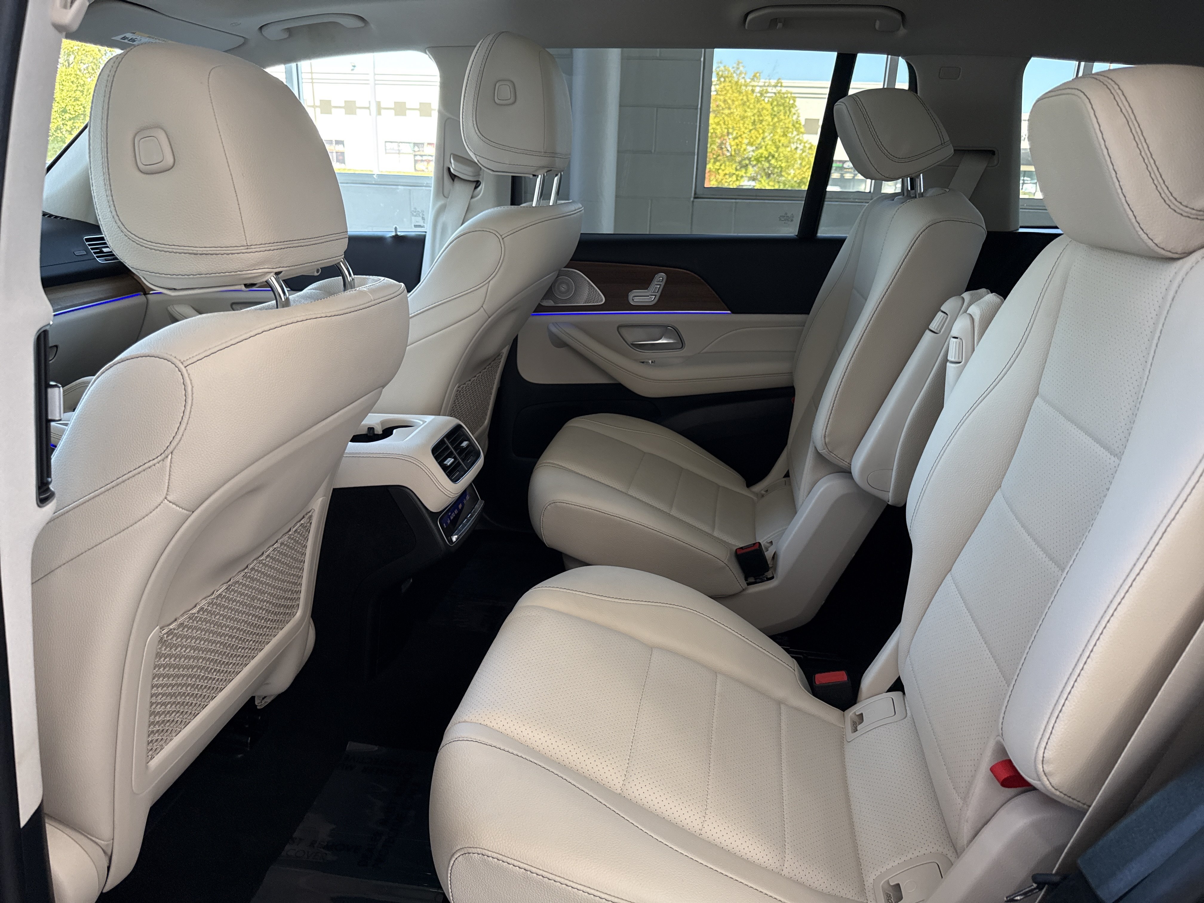 Used 2024 Mercedes-Benz GLS 450 4MATIC image 5