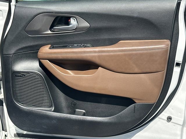 Used 2018 Chrysler Pacifica Limited w/ Advanced Safetytec Group FWD image 20