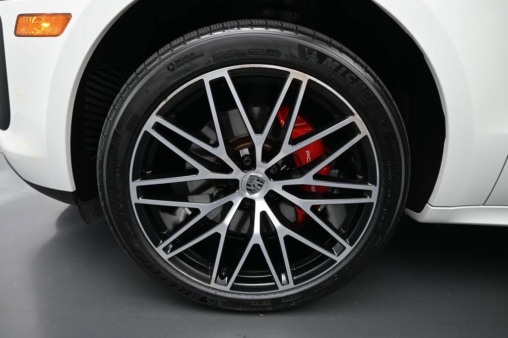 Certified 2023 Porsche Macan S AWD/4WD image 9