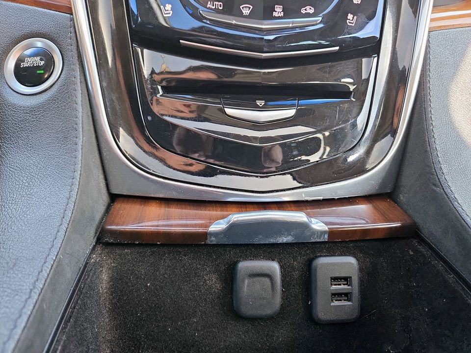Used 2015 Cadillac Escalade Premium image 24