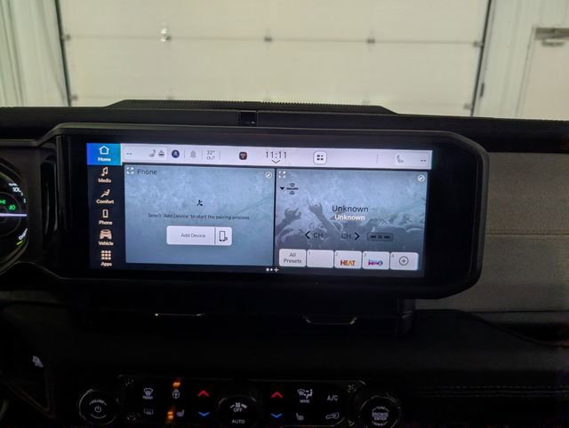 Used 2025 Jeep Wrangler Unlimited Sahara AWD/4WD image 19