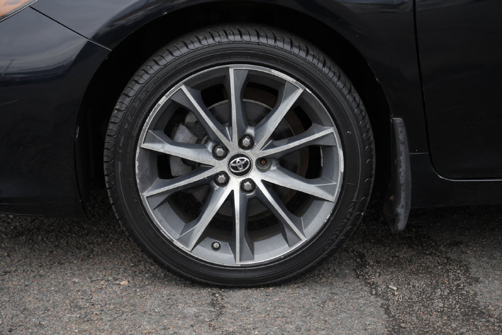 Used 2015 Toyota Camry XSE FWD image 13