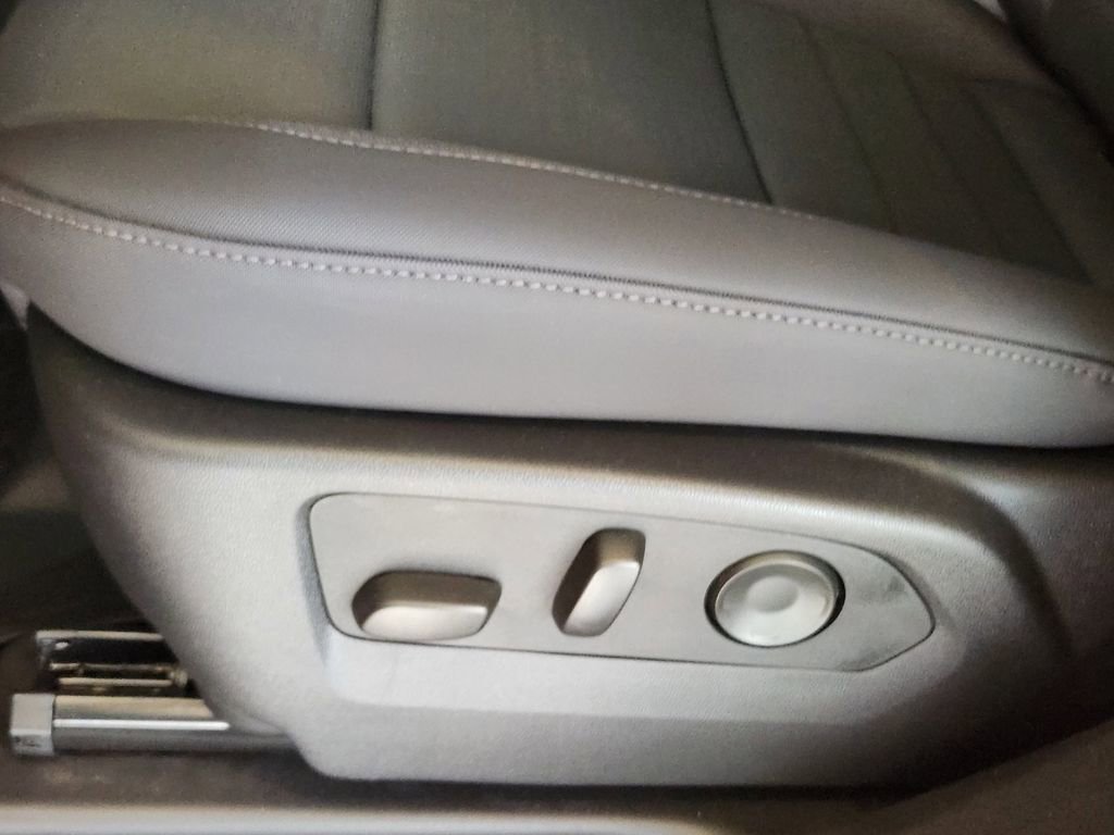 New 2025 GMC Hummer EV 3X w/ LPO, Illumination Package image 8