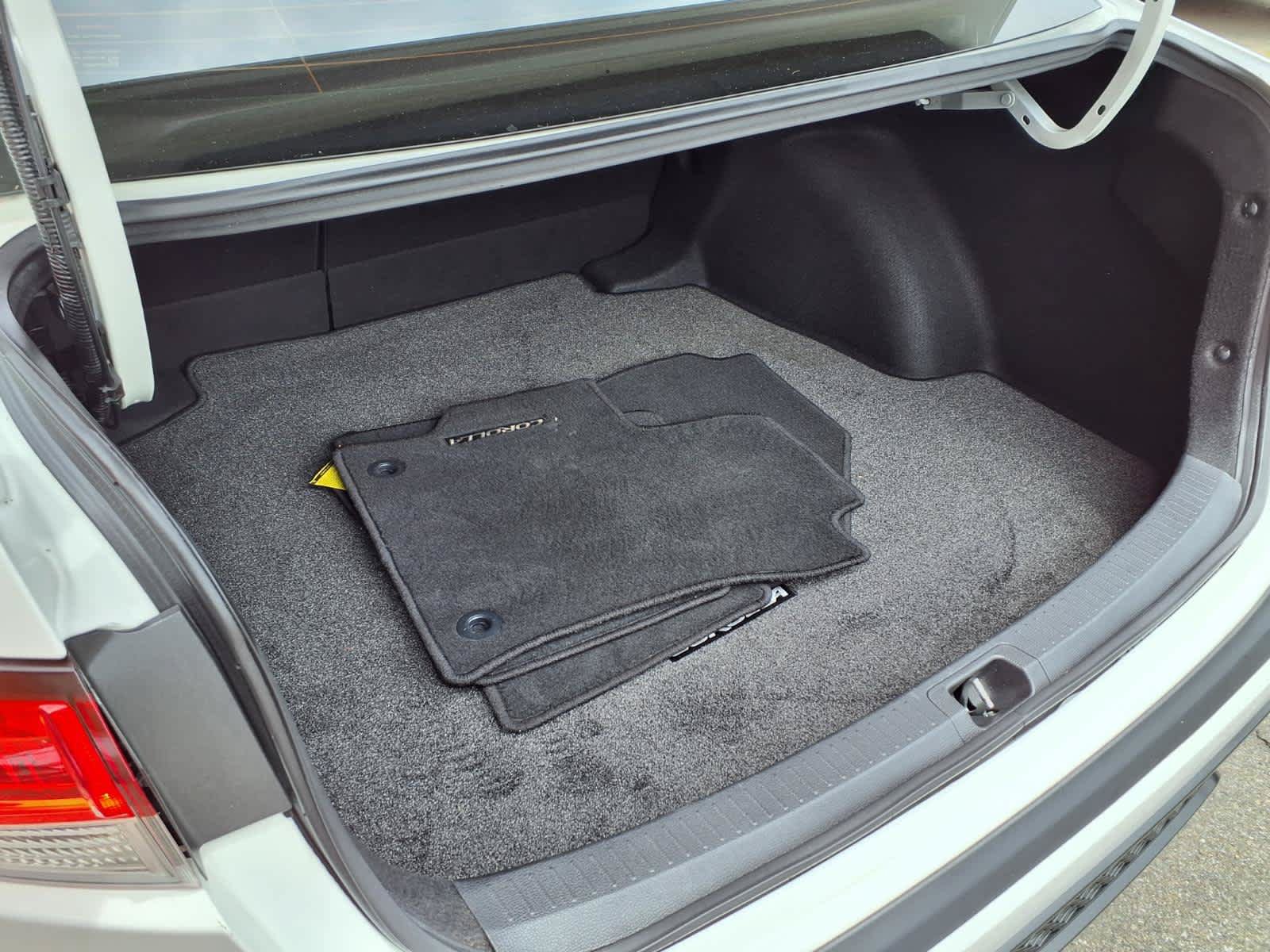 Certified 2020 Toyota Corolla SE w/ Carpet Mat Package (TMS) FWD image 8