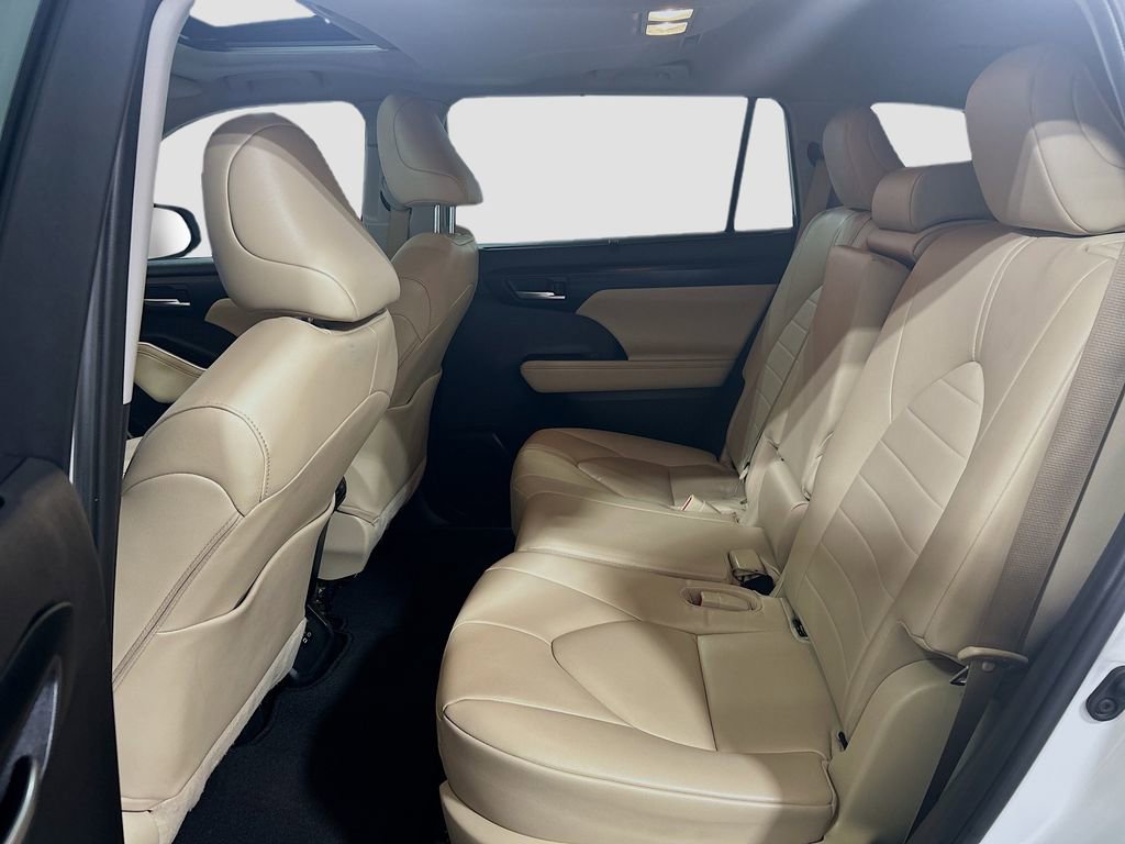 Used 2023 Toyota Highlander XLE FWD image 22