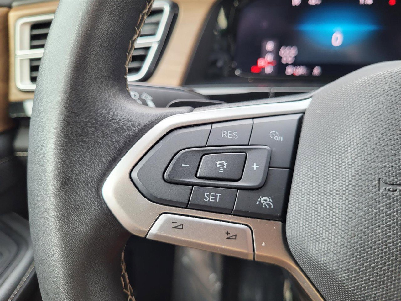 Used 2024 Volkswagen Atlas SE image 21