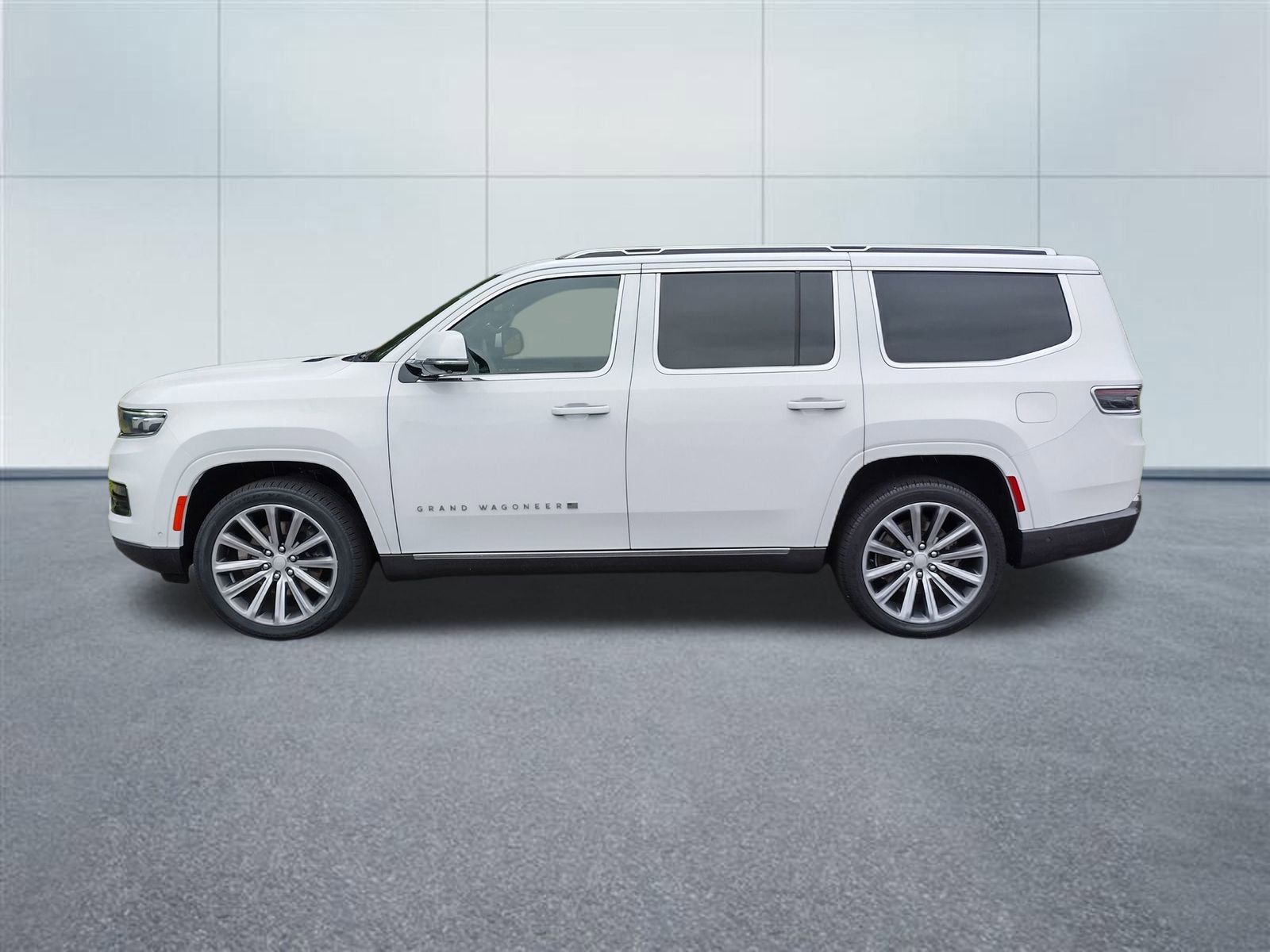 Used 2022 Jeep Grand Wagoneer Series II w/ Convenience Group III image 2