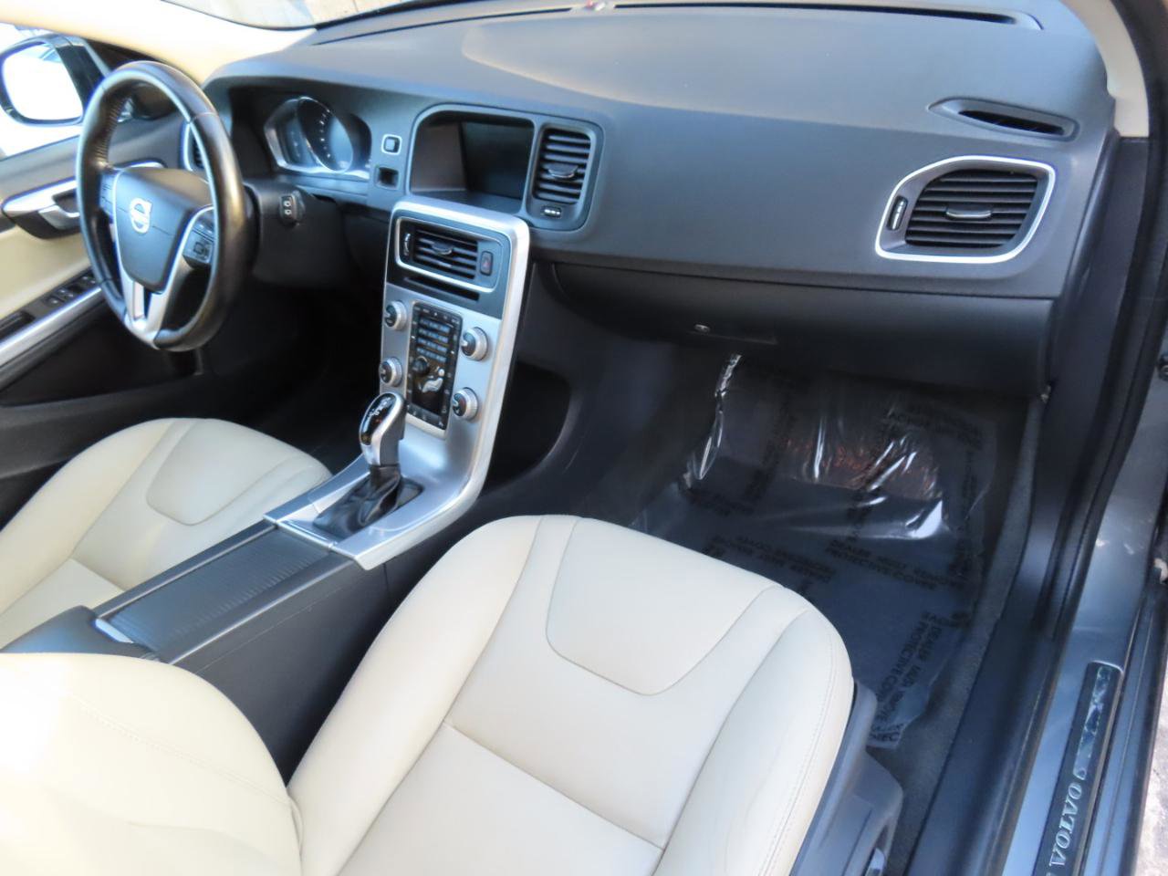 Used 2017 Volvo V60 T5 Cross Country w/ Climate Package image 20