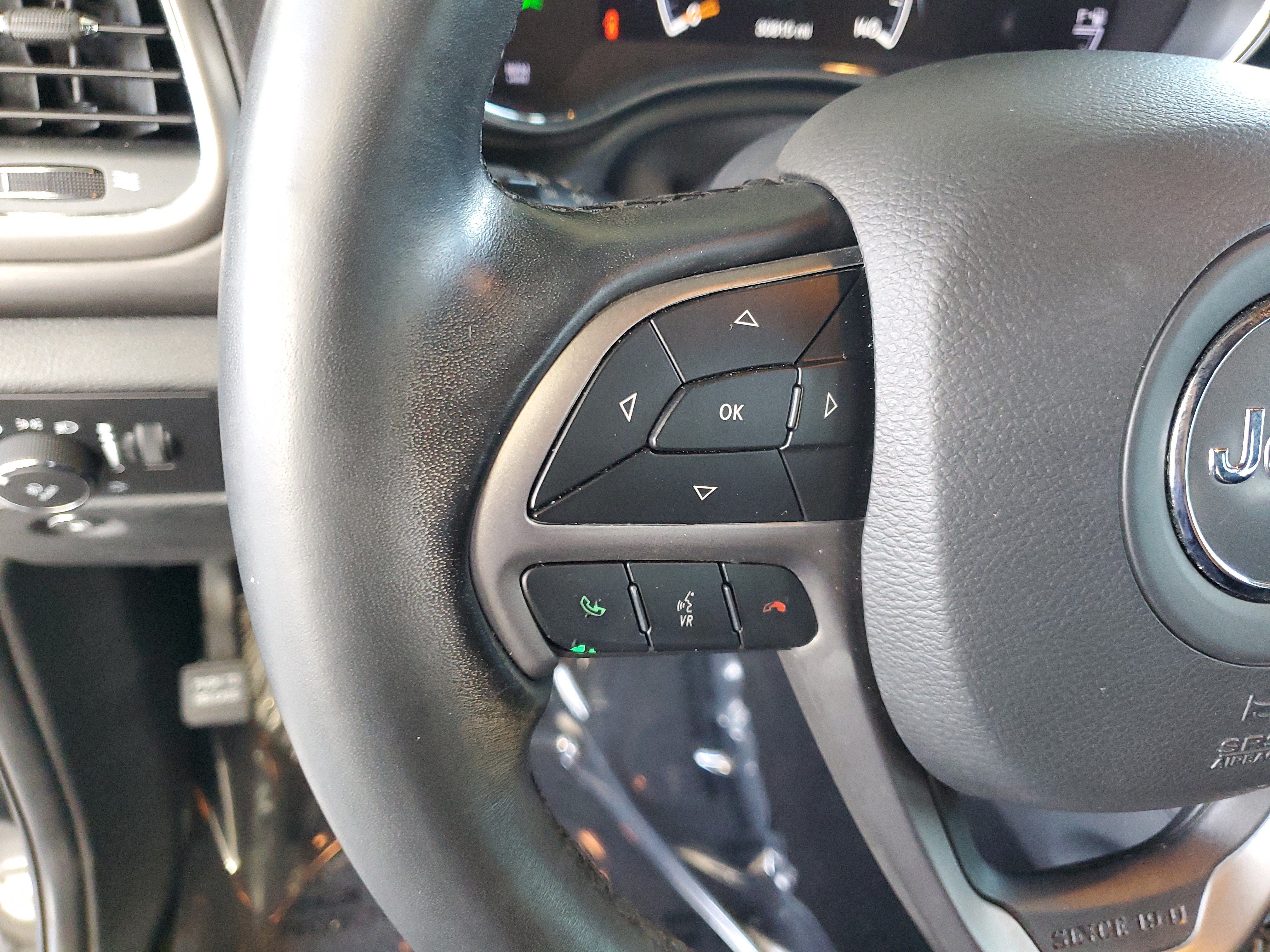 Certified 2022 Jeep Grand Cherokee Laredo E AWD/4WD image 24