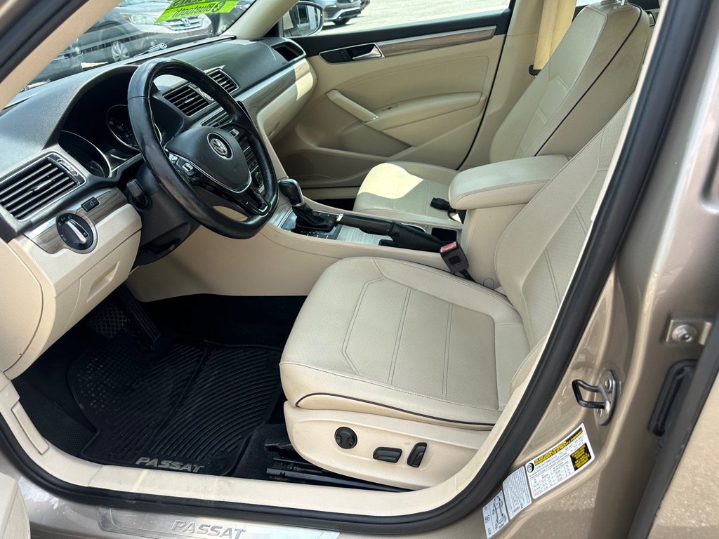 Used 2017 Volkswagen Passat 1.8T SE FWD image 11