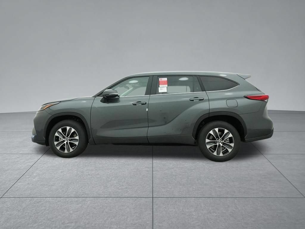 Used 2023 Toyota Highlander XLE FWD image 23