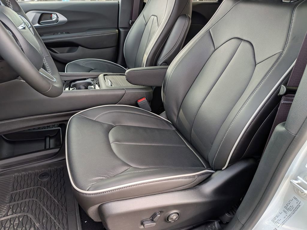 New 2026 Chrysler Pacifica Limited image 20