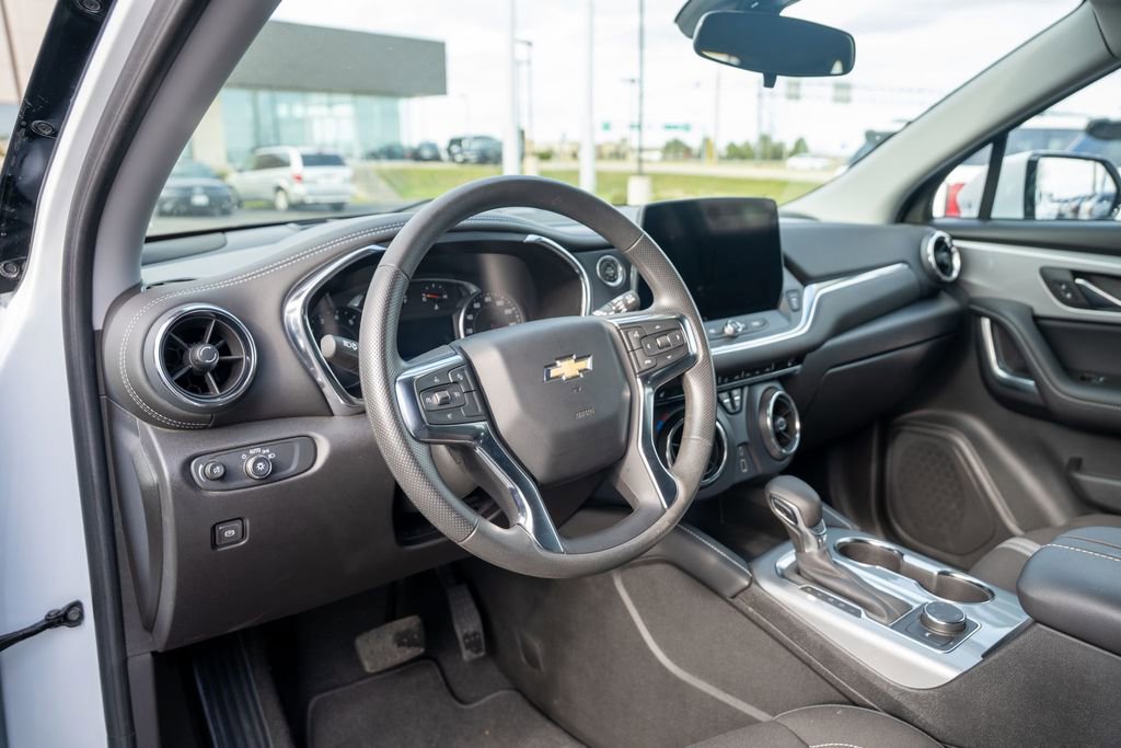 Used 2025 Chevrolet Blazer LT image 18