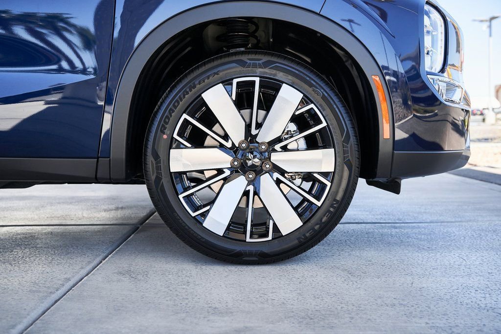 Used 2025 Mitsubishi Outlander SE FWD image 10