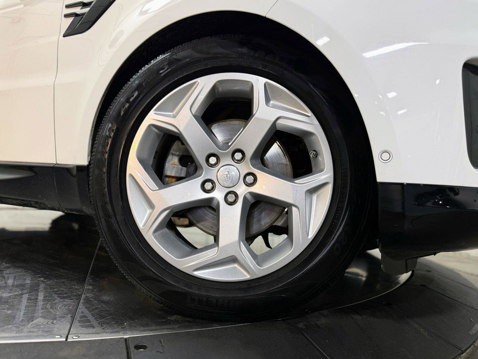 Used 2020 Land Rover Range Rover Sport HSE image 11