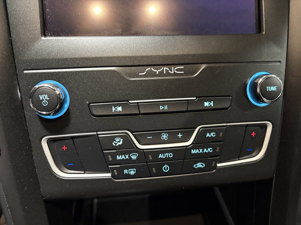 Used 2020 Ford Fusion SE w/ Equipment Group 151A image 17