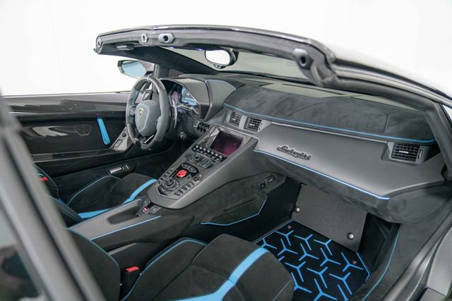 Used 2020 Lamborghini Aventador SVJ AWD/4WD image 25