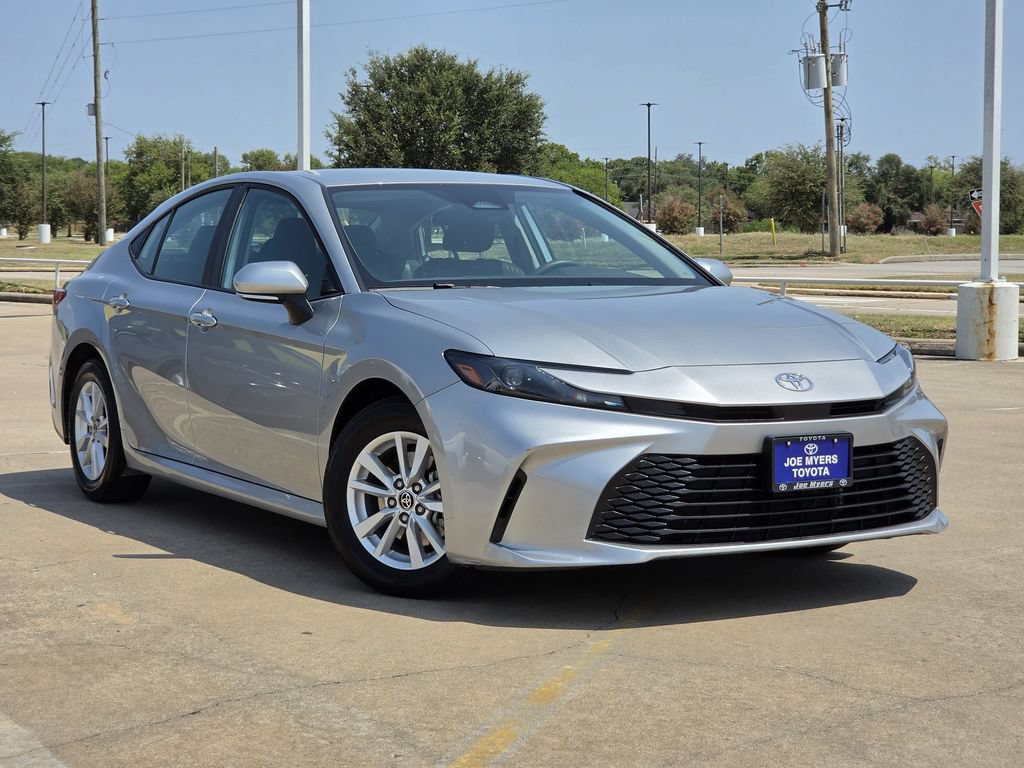 Used 2025 Toyota Camry LE FWD image 2