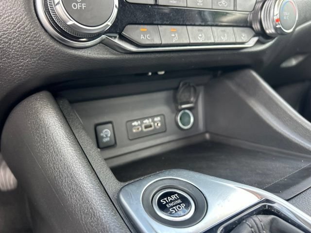 Used 2025 Nissan Sentra SV FWD image 24