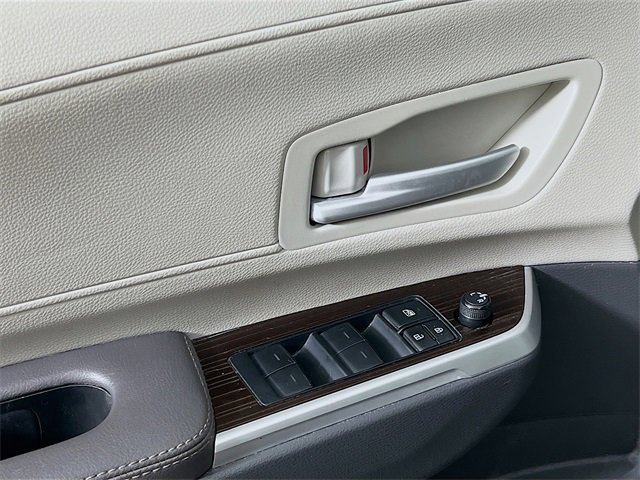 Used 2024 Toyota Sienna XLE image 9