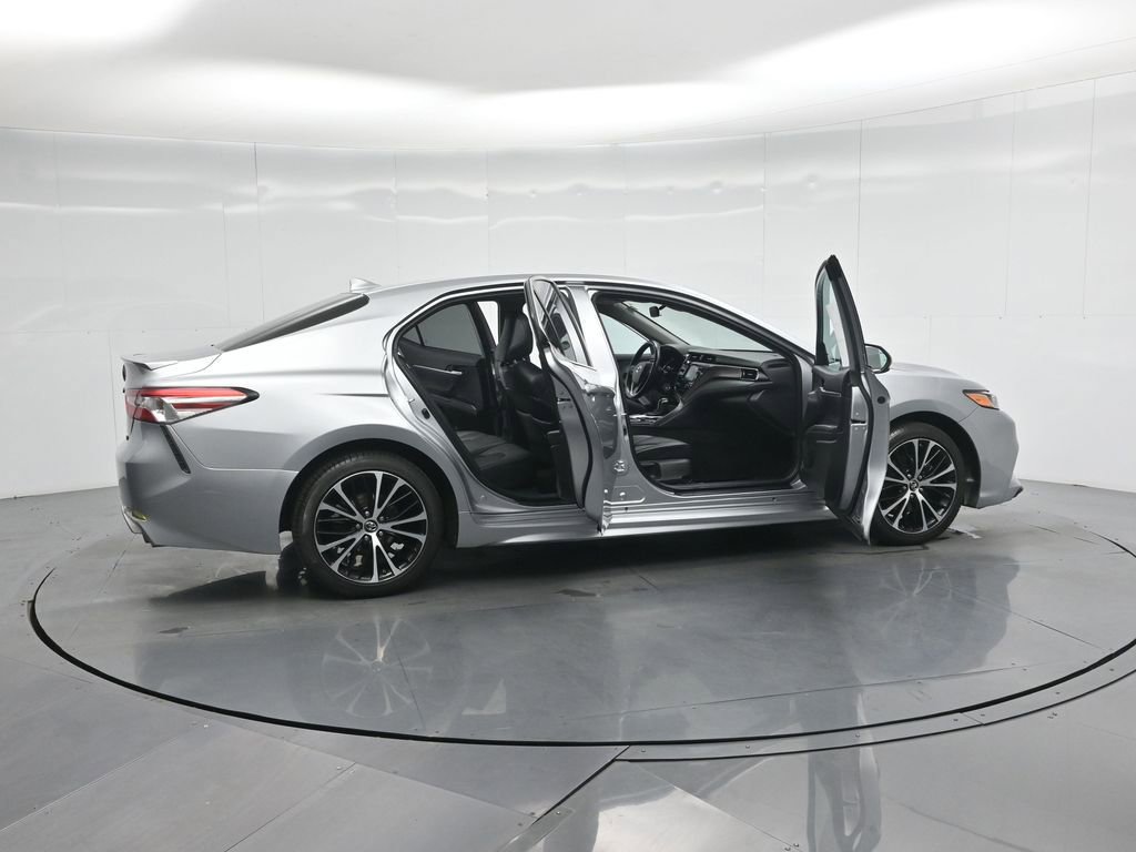 Used 2020 Toyota Camry SE image 4