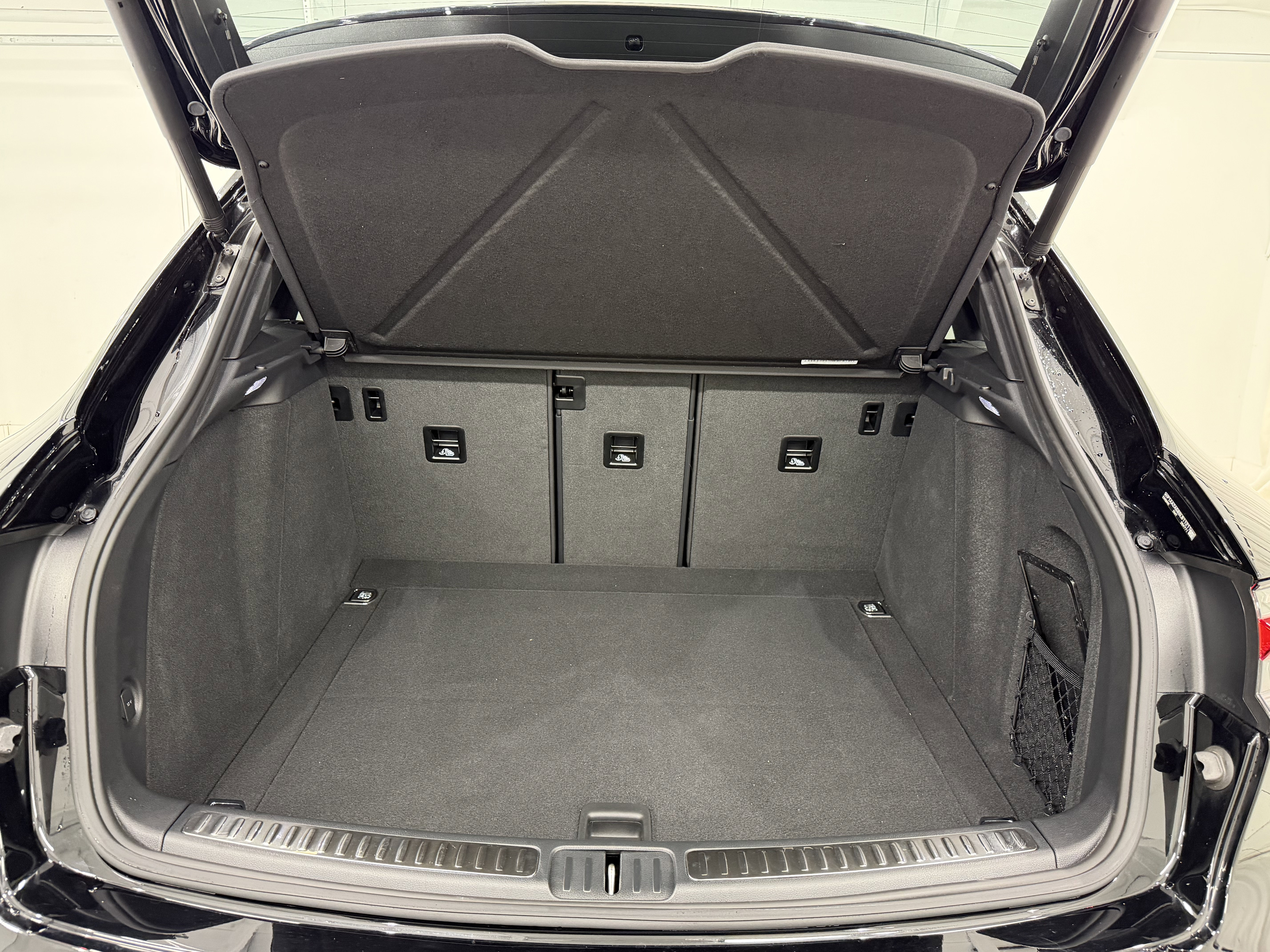 Certified 2025 Porsche Macan image 59