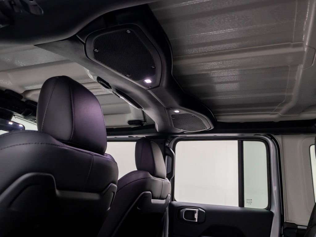 Used 2024 Jeep Wrangler Sahara w/ Safety Group image 16