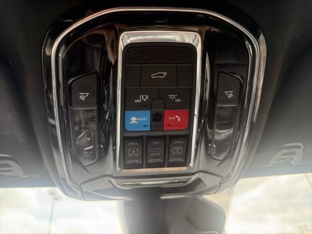Certified 2022 Jeep Grand Wagoneer Series II AWD/4WD image 28