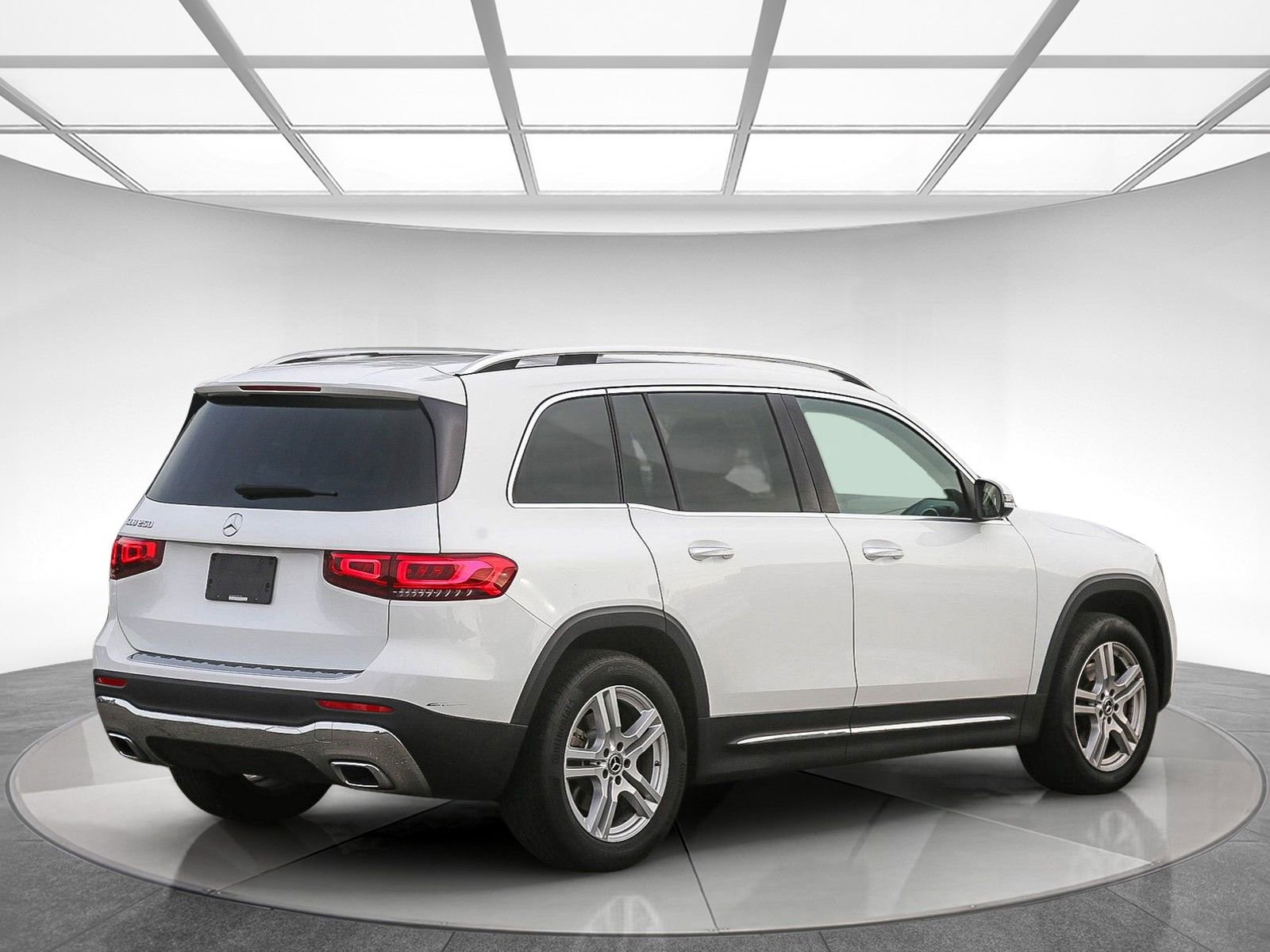 Used 2022 Mercedes-Benz GLB 250 image 3