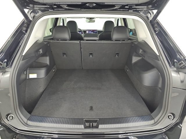 Used 2025 Volkswagen Tiguan SE w/ Panoramic Sunroof Package AWD/4WD image 31