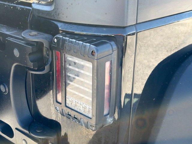 Used 2015 Jeep Wrangler Unlimited Rubicon w/ Dual Top Group AWD/4WD image 12