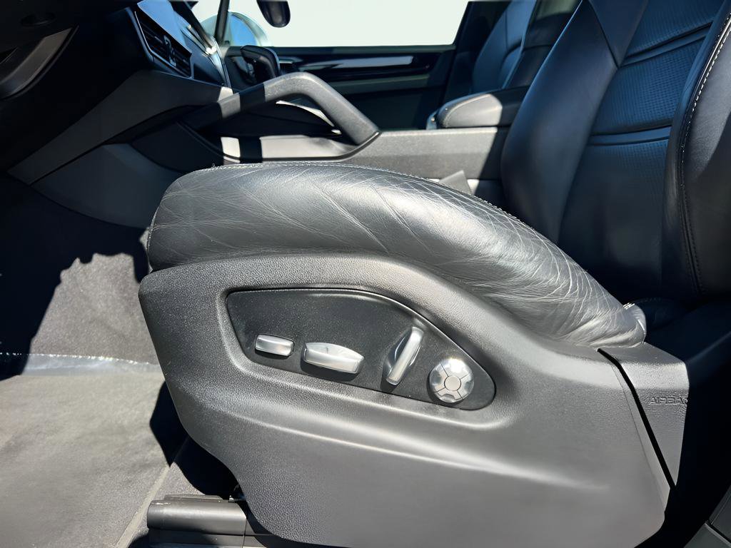 Used 2020 Porsche Cayenne AWD/4WD image 40