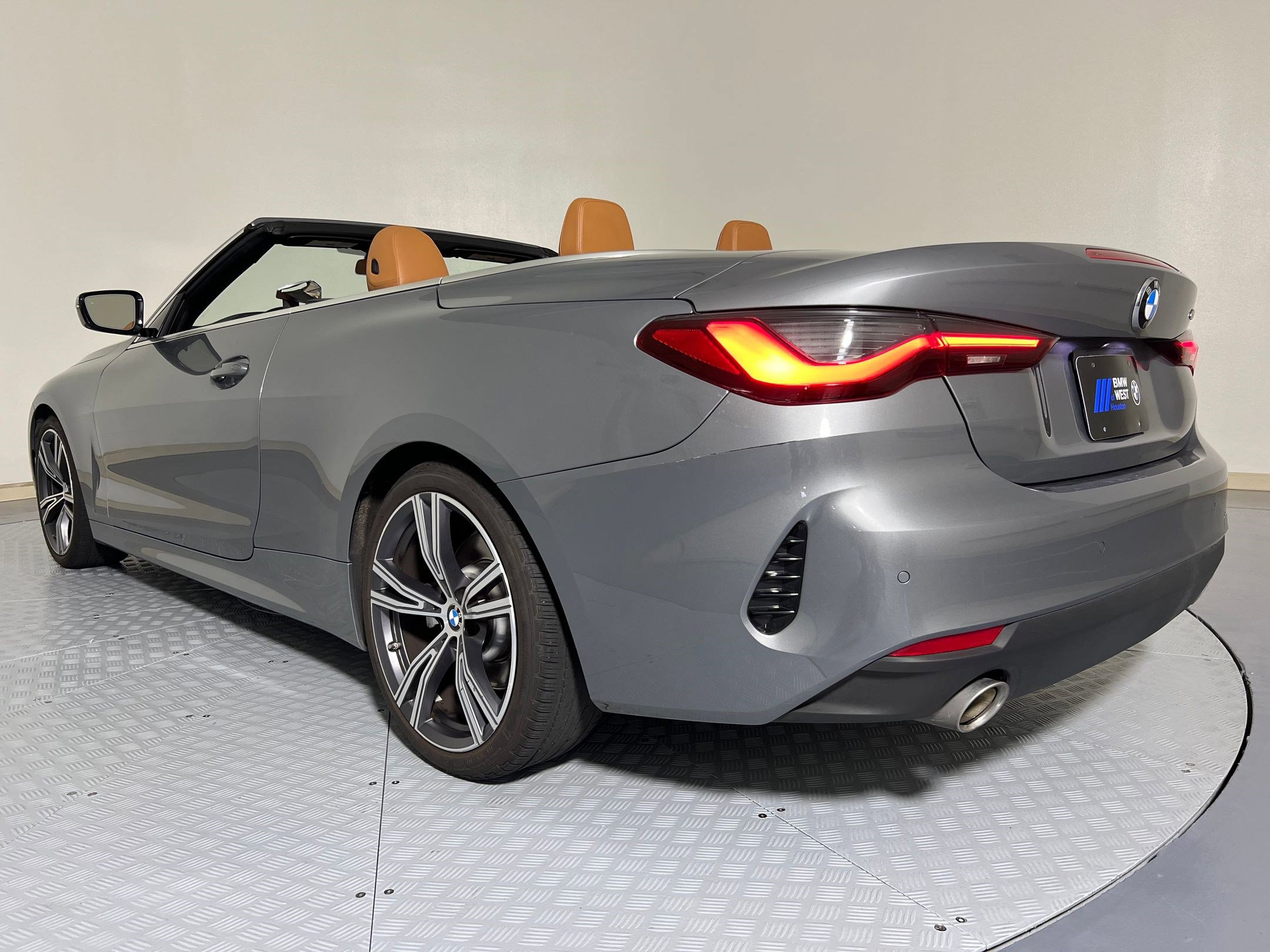 Certified 2023 BMW 430i Convertible w/ Premium Package image 3