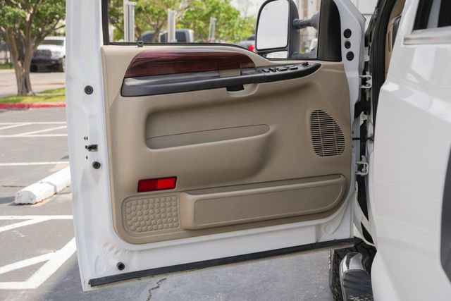 Used 2006 Ford F350 Lariat image 21