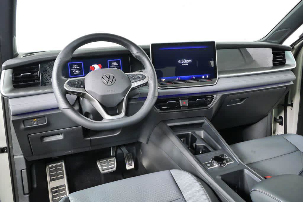 Certified 2025 Volkswagen Tiguan SE R-Line FWD image 18