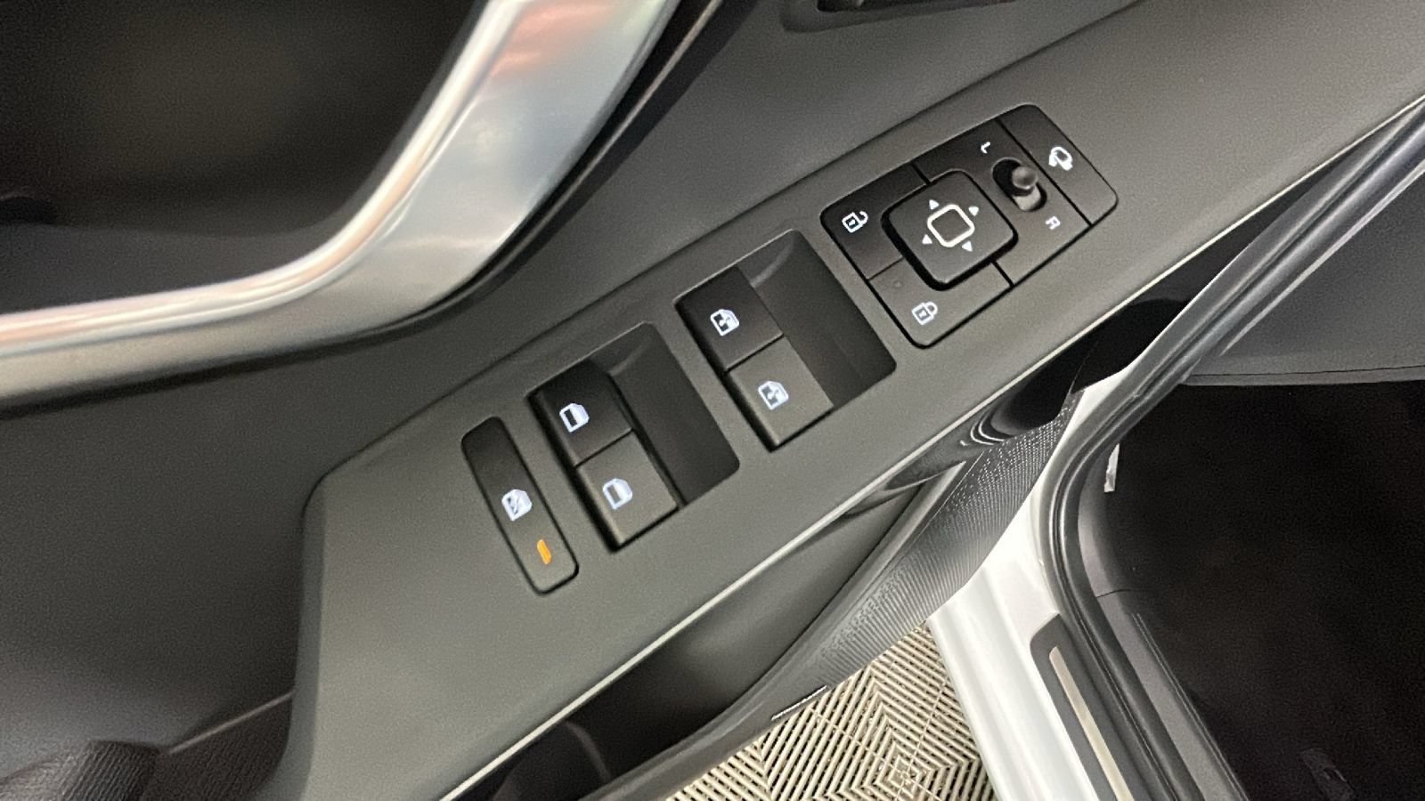 Used 2024 Kia Niro Wave w/ Wave Preserve Package FWD image 12