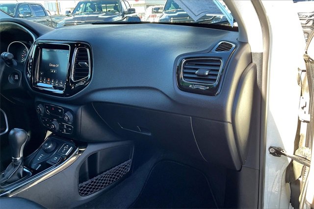 Used 2017 Jeep Compass Limited w/ Navigation Group image 16