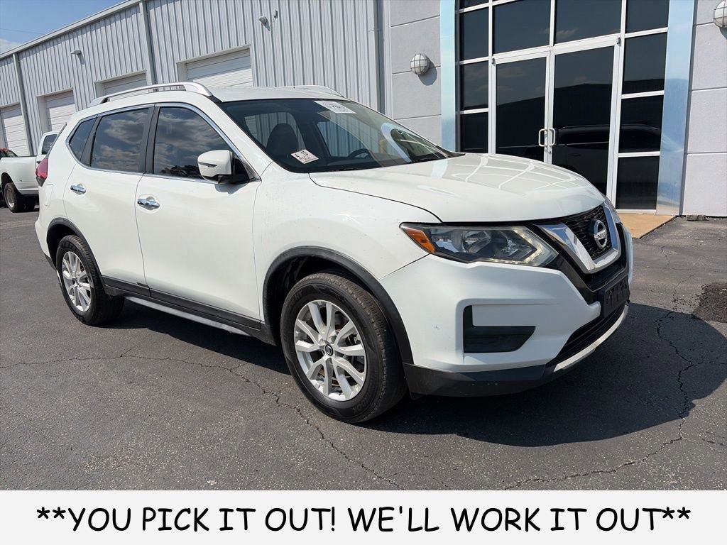 Used 2017 Nissan Rogue SV image 1
