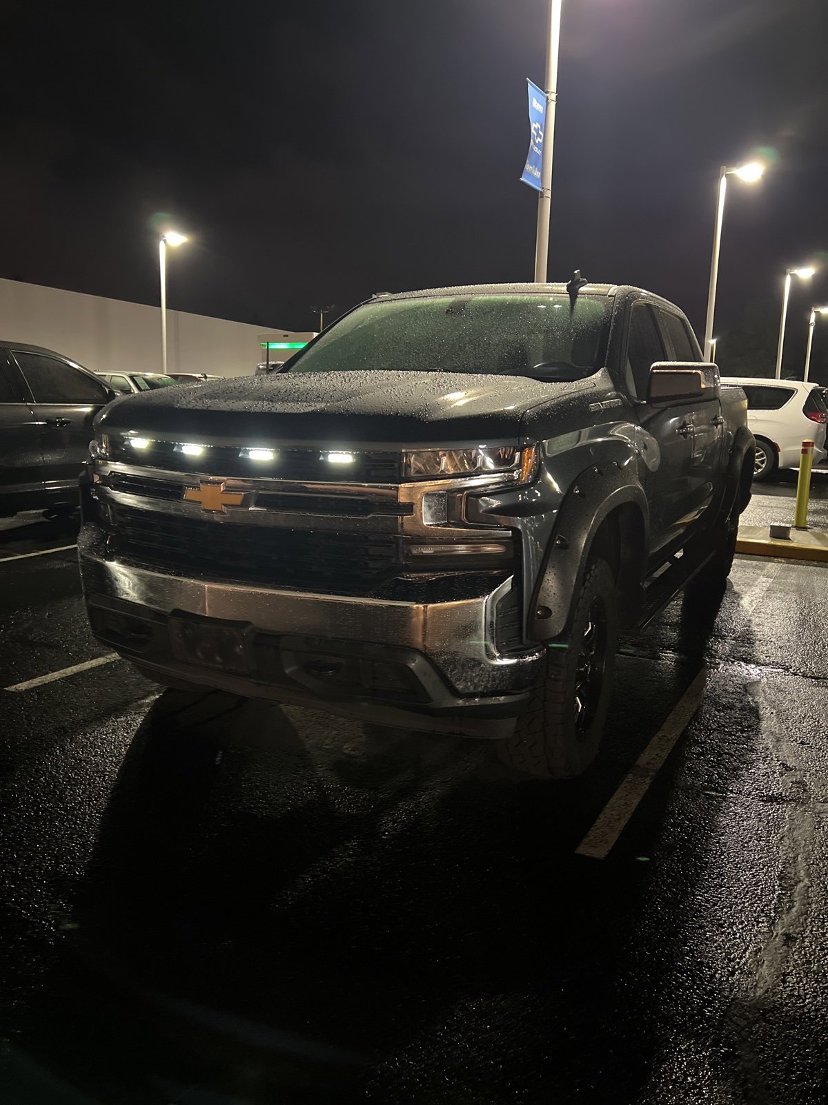 Used 2020 Chevrolet Silverado 1500 LT image 1
