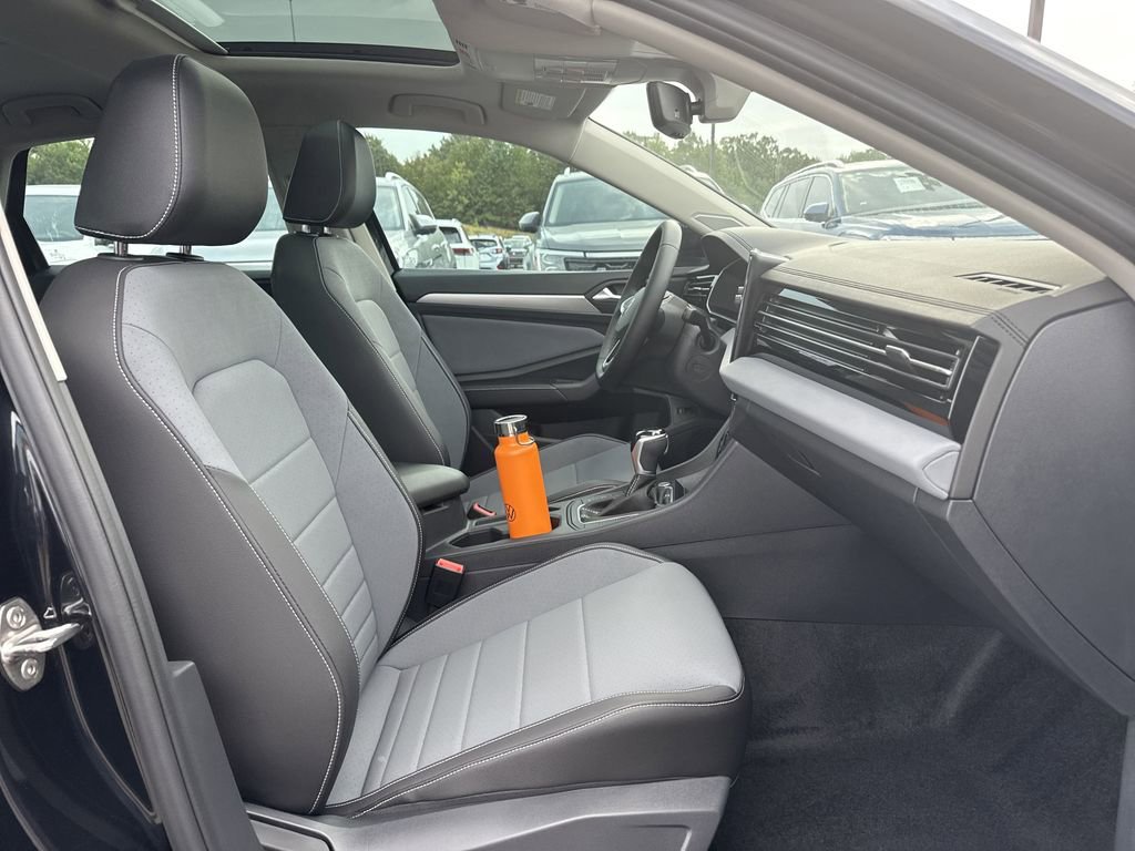 New 2025 Volkswagen Jetta SE image 19